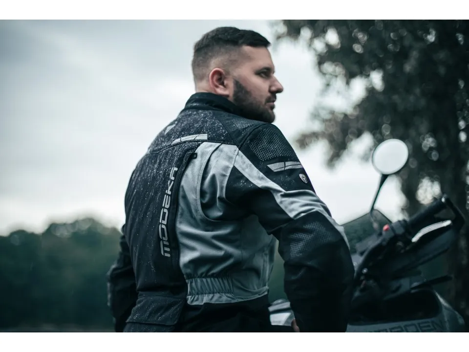 Jak jezdit na motorce v dešti, aby to bylo bezpečné?